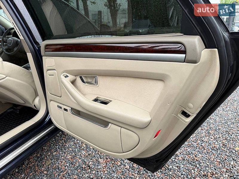 Седан Audi A8 2009 в Стрию