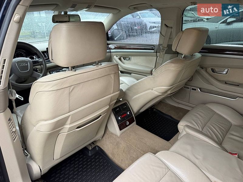 Седан Audi A8 2009 в Стрию