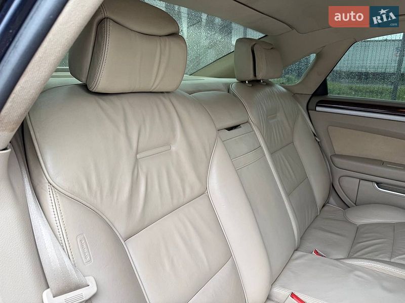 Седан Audi A8 2009 в Стрию