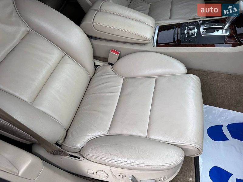 Седан Audi A8 2009 в Стрию
