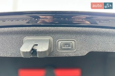 Седан Audi A8 2013 в Львове