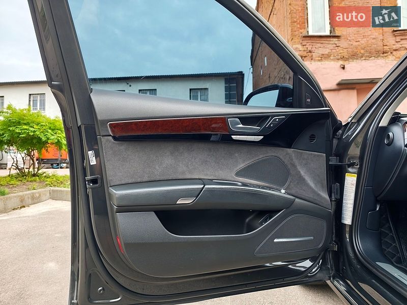 Седан Audi A8 2013 в Бердичеве