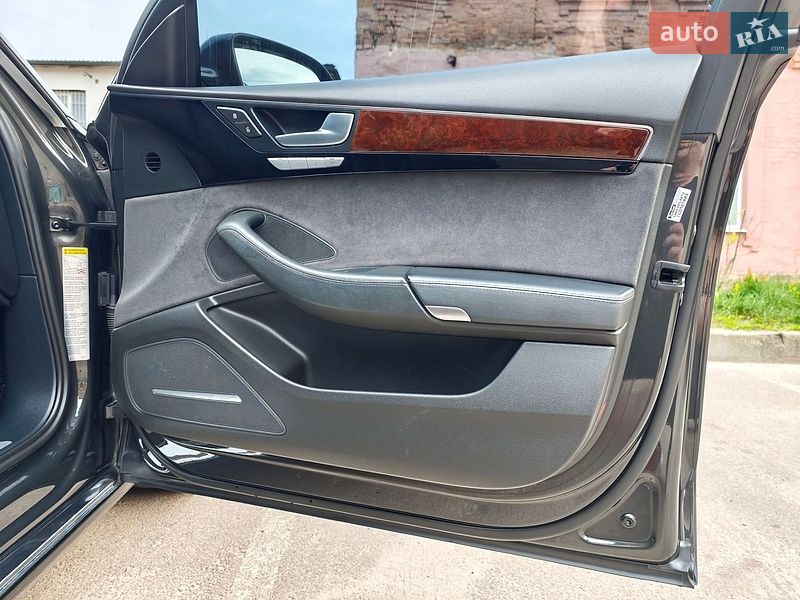 Седан Audi A8 2013 в Бердичеве