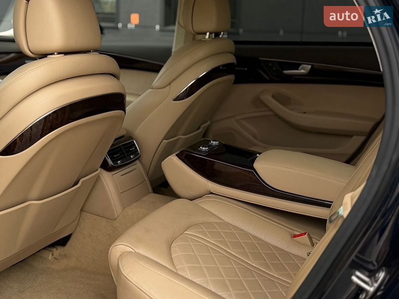 Седан Audi A8 2013 в Днепре