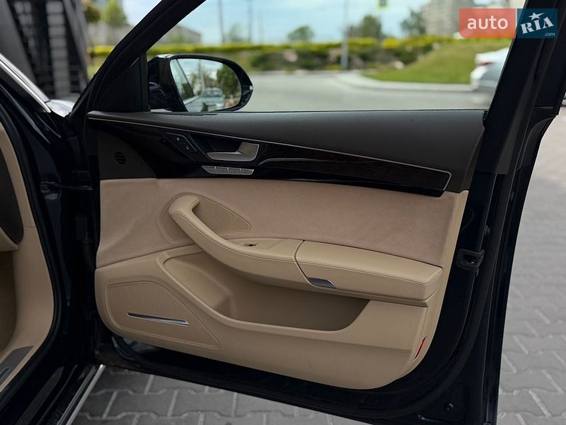 Седан Audi A8 2013 в Днепре