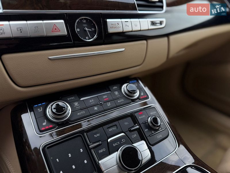 Седан Audi A8 2013 в Днепре