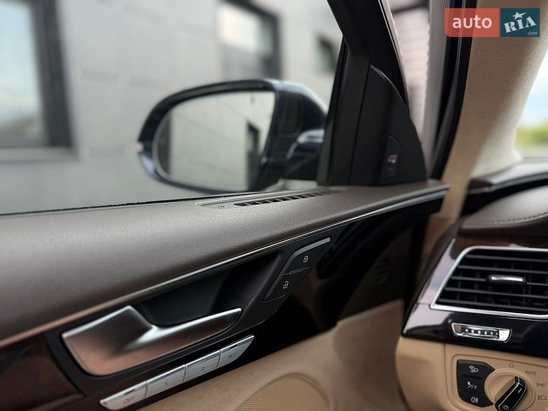 Седан Audi A8 2013 в Днепре