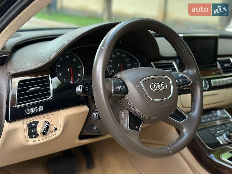 Седан Audi A8 2013 в Днепре