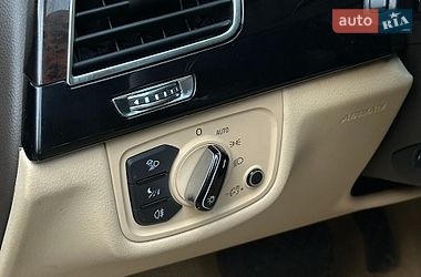 Седан Audi A8 2013 в Днепре