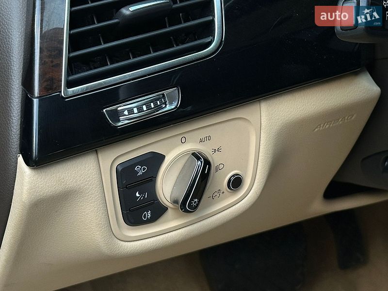 Седан Audi A8 2013 в Днепре