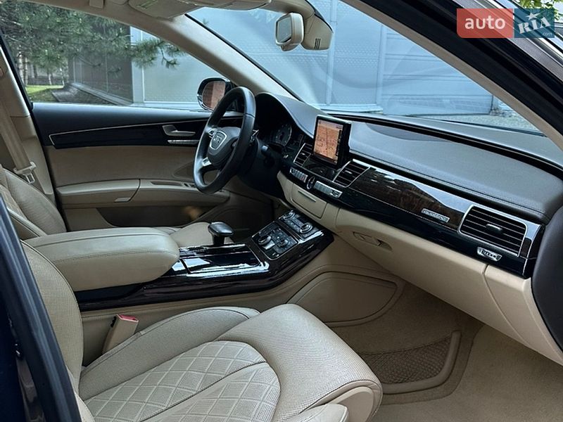 Седан Audi A8 2013 в Днепре