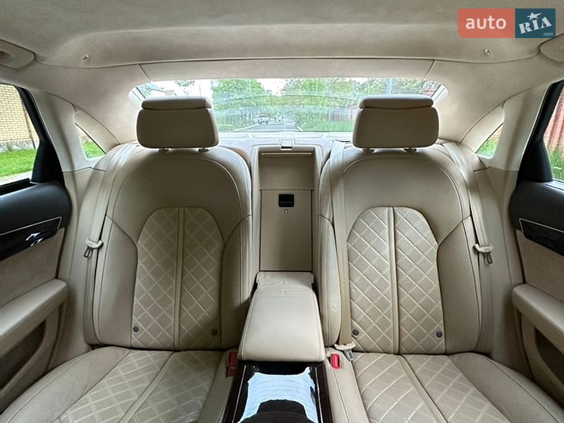 Седан Audi A8 2013 в Днепре