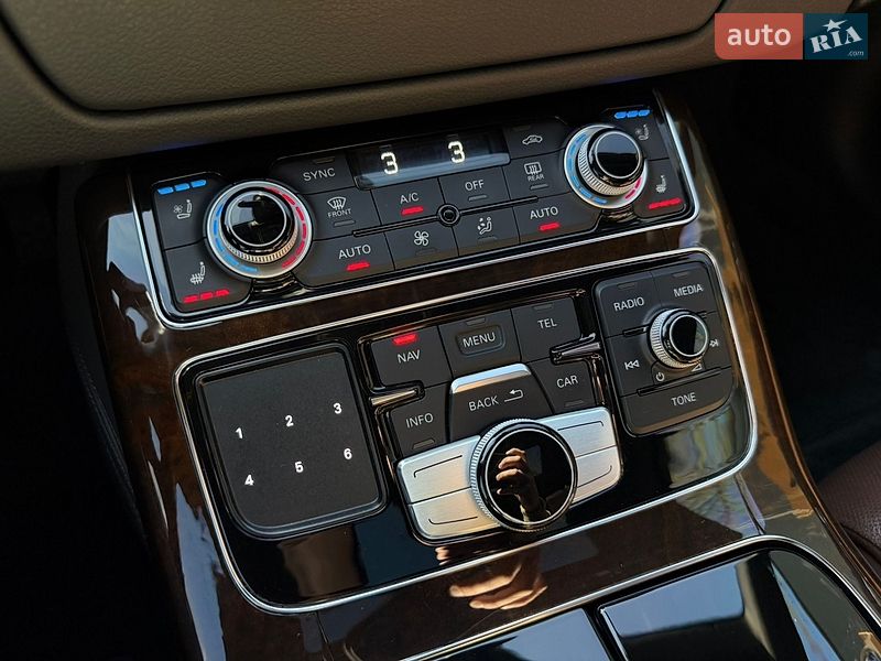 Седан Audi A8 2015 в Киеве