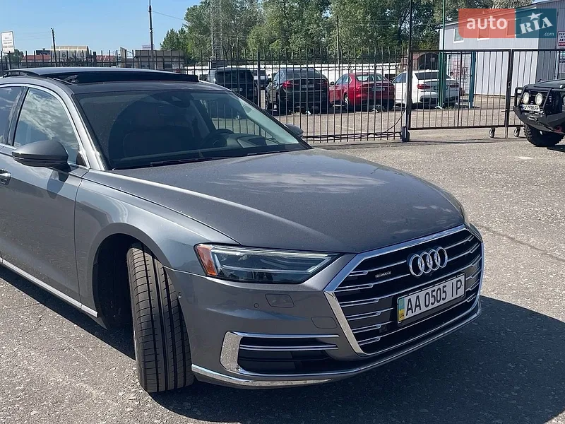 Audi A8 2018 VIN WAU8DAF83KN010633 фото оголошення 2 з 176