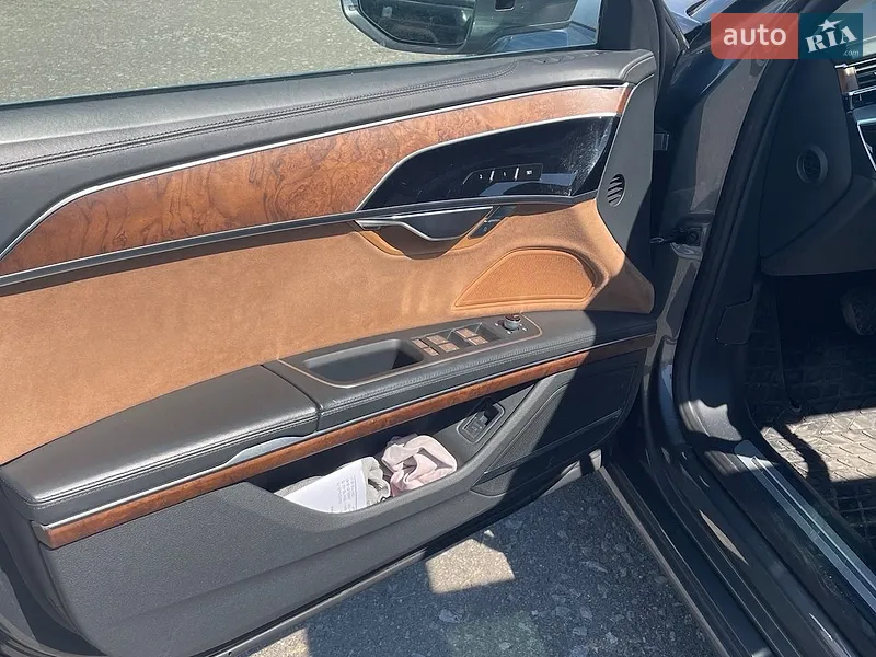 Audi A8 2018 VIN WAU8DAF83KN010633 фото оголошення 15 з 176