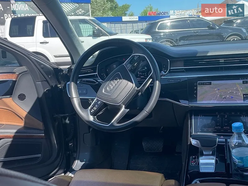 Audi A8 2018 VIN WAU8DAF83KN010633 фото оголошення 25 з 176