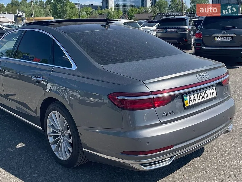 Audi A8 2018 VIN WAU8DAF83KN010633 фото оголошення 5 з 176