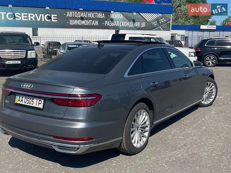 Audi A8 2018 VIN WAU8DAF83KN010633 фото оголошення 6 з 176