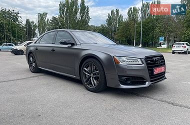 Седан Audi A8 2016 в Львові