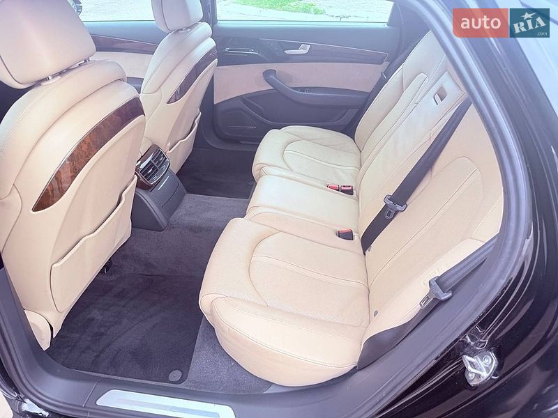 Седан Audi A8 2013 в Ровно
