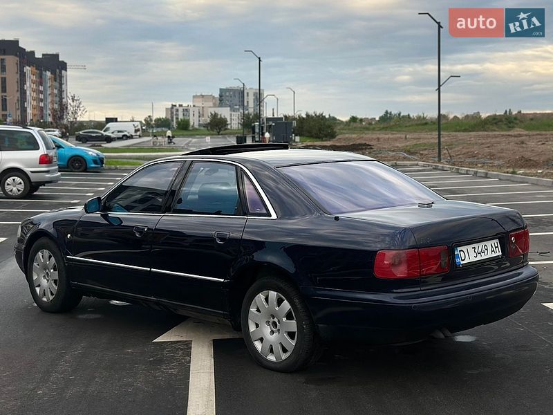 Седан Audi A8 2001 в Ровно