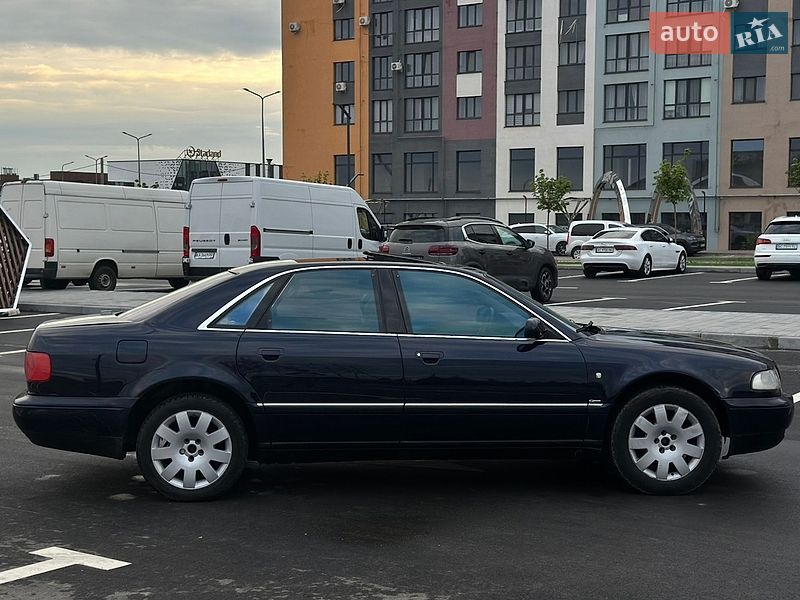 Седан Audi A8 2001 в Ровно