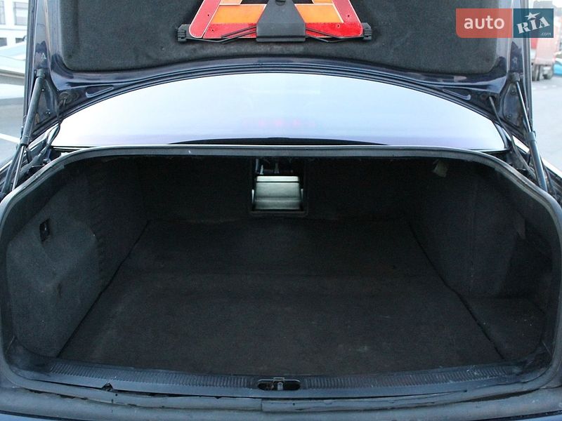Седан Audi A8 2001 в Ровно