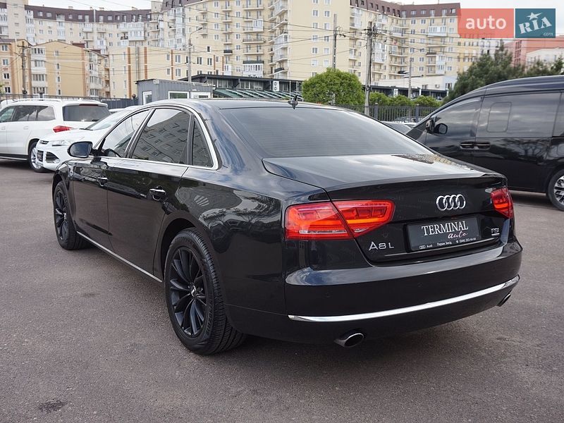 Седан Audi A8 2012 в Одесі