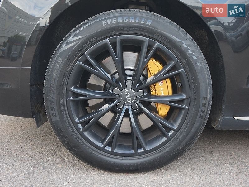 Седан Audi A8 2012 в Одесі