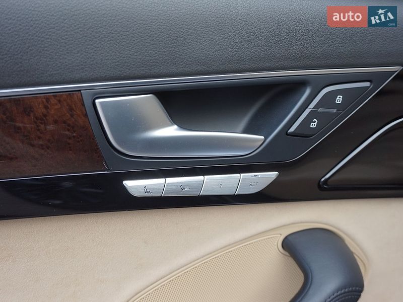Седан Audi A8 2012 в Одесі