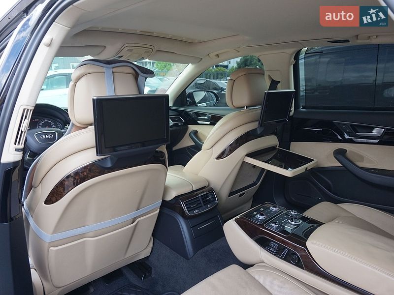Седан Audi A8 2012 в Одесі