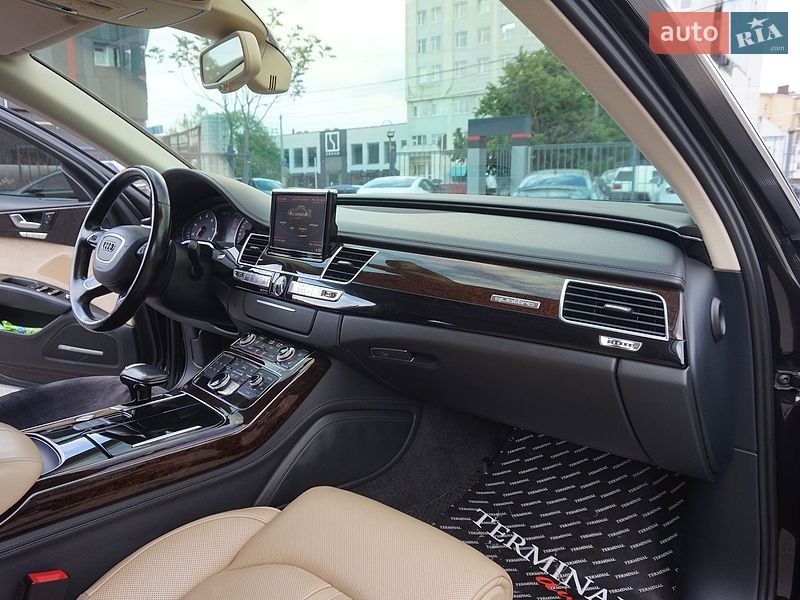 Седан Audi A8 2012 в Одесі