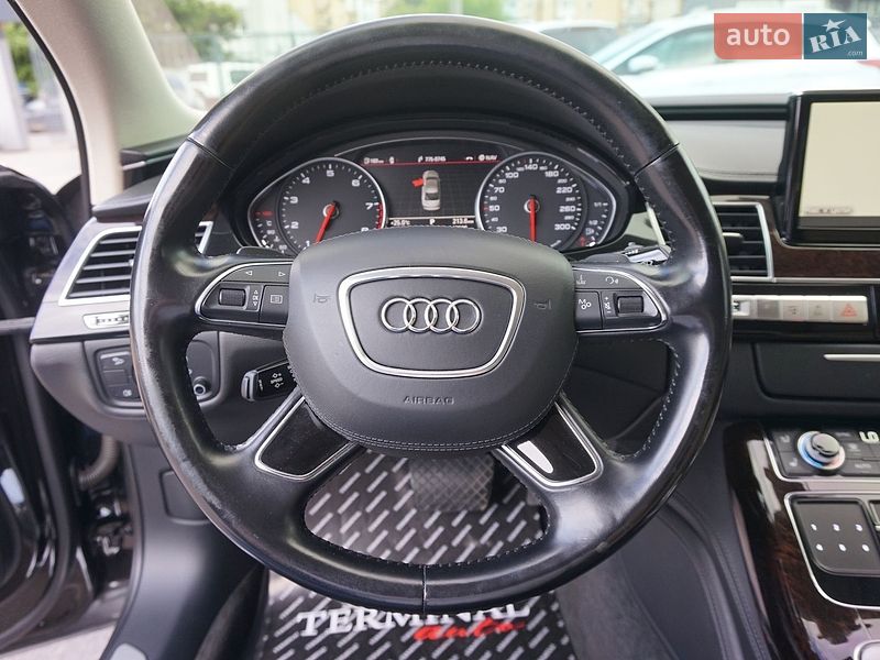 Седан Audi A8 2012 в Одесі