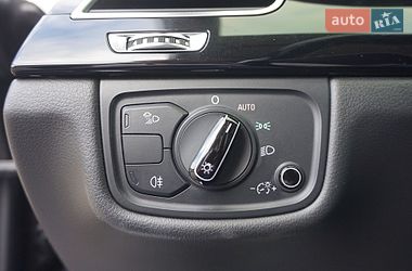 Седан Audi A8 2012 в Одесі
