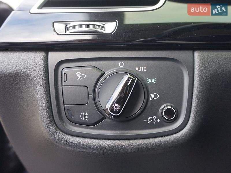 Седан Audi A8 2012 в Одесі
