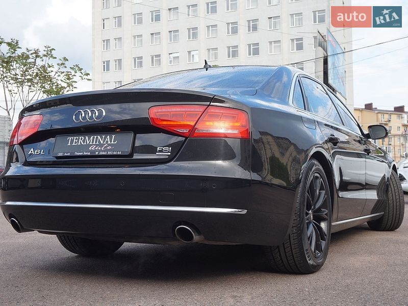 Седан Audi A8 2012 в Одесі