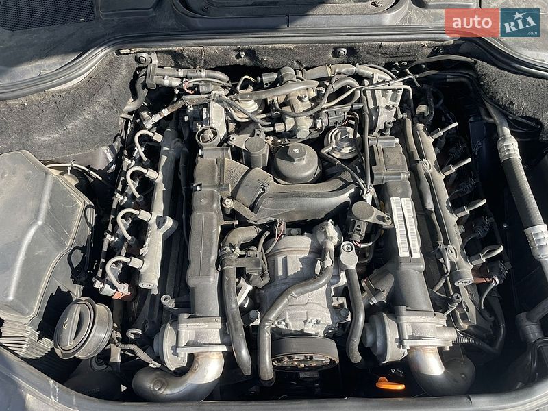 Седан Audi A8 2004 в Днепре