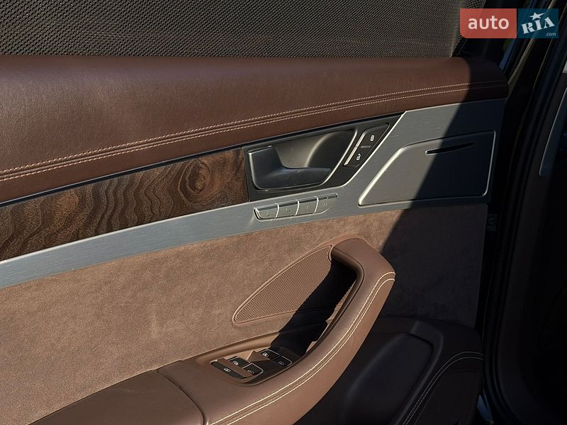 Седан Audi A8 2014 в Виннице