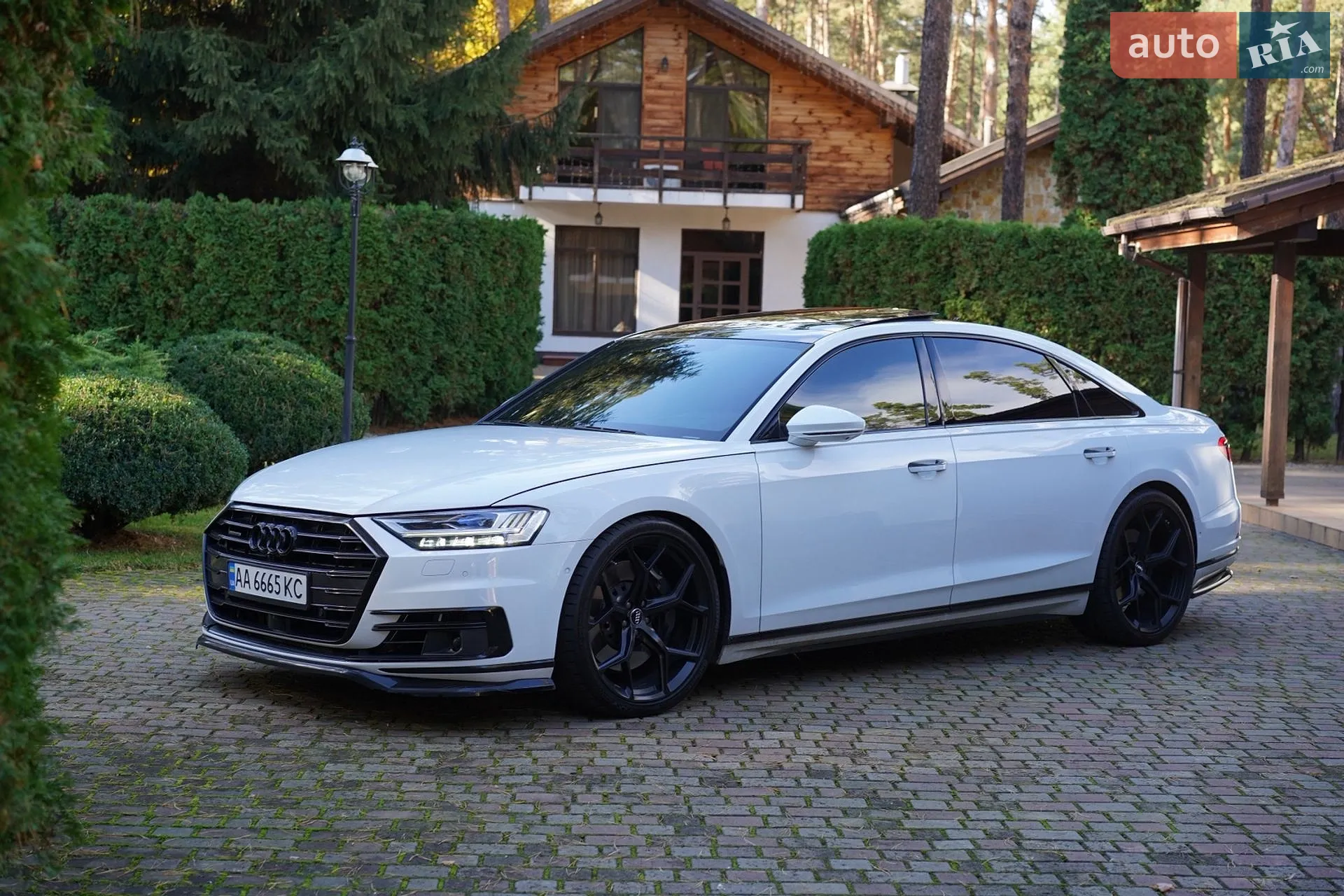 Audi A8 2019 VIN WAU8EAF86KN024460 фото оголошення 2 з 25