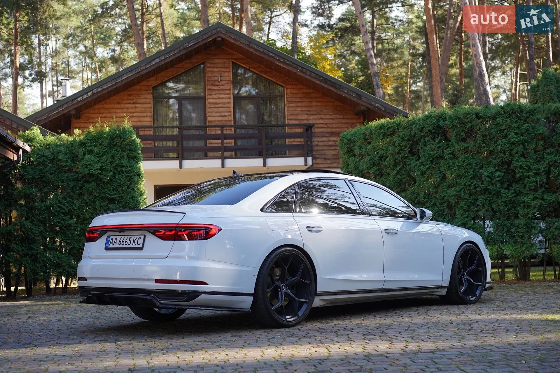Audi A8 2019 VIN WAU8EAF86KN024460 фото оголошення 5 з 25
