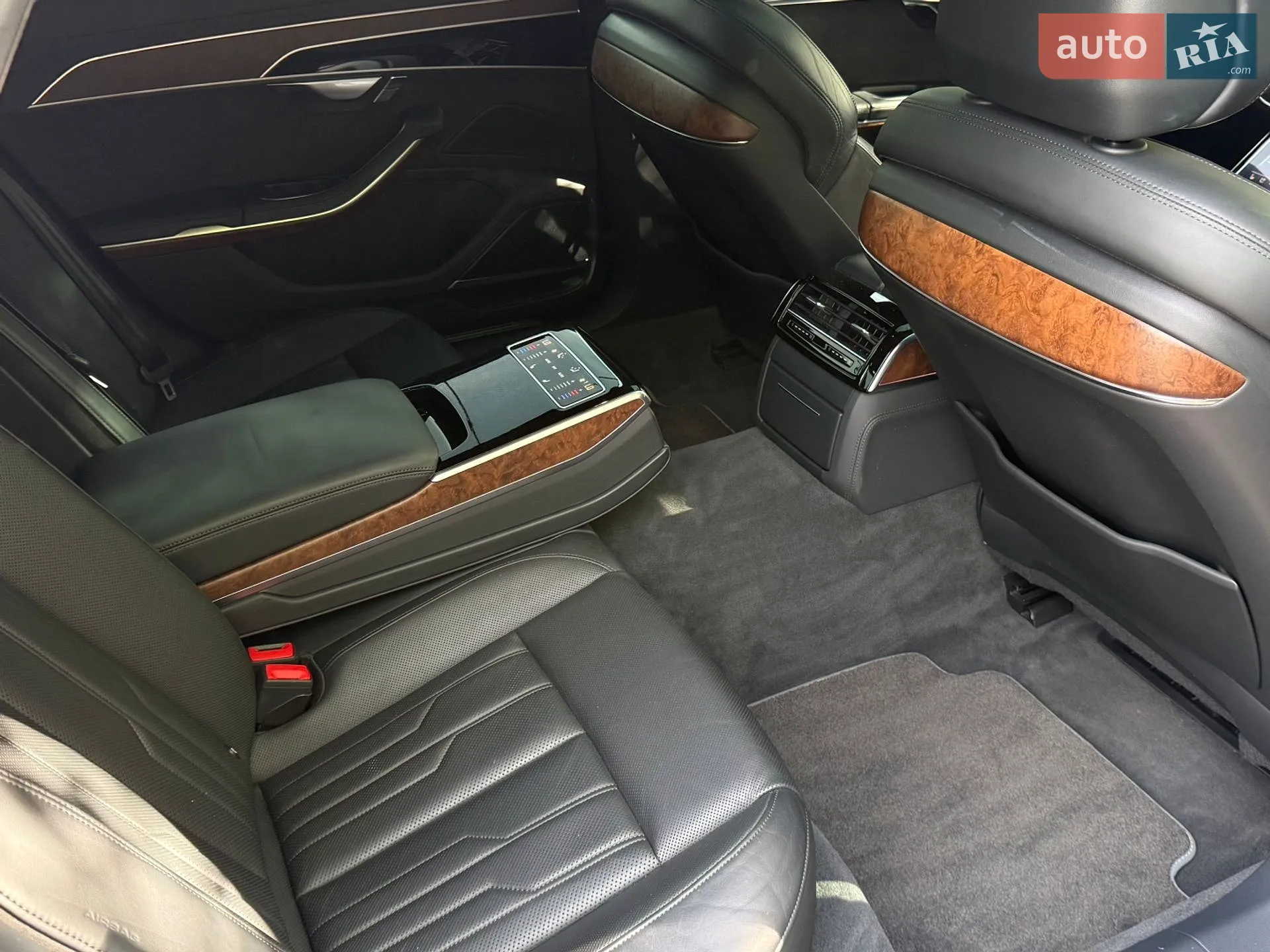 Audi A8 2019 VIN WAU8EAF86KN024460 фото оголошення 9 з 25
