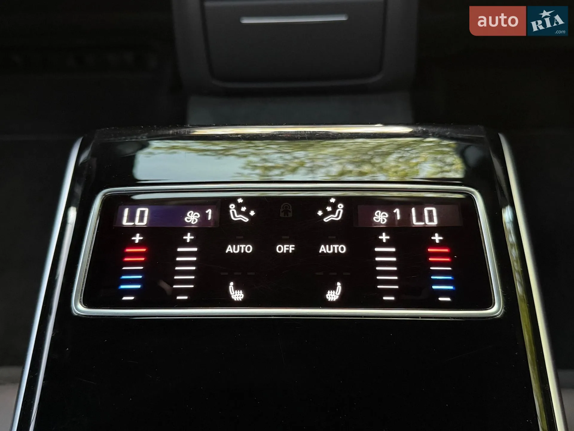 Audi A8 2019 VIN WAU8EAF86KN024460 фото оголошення 10 з 25