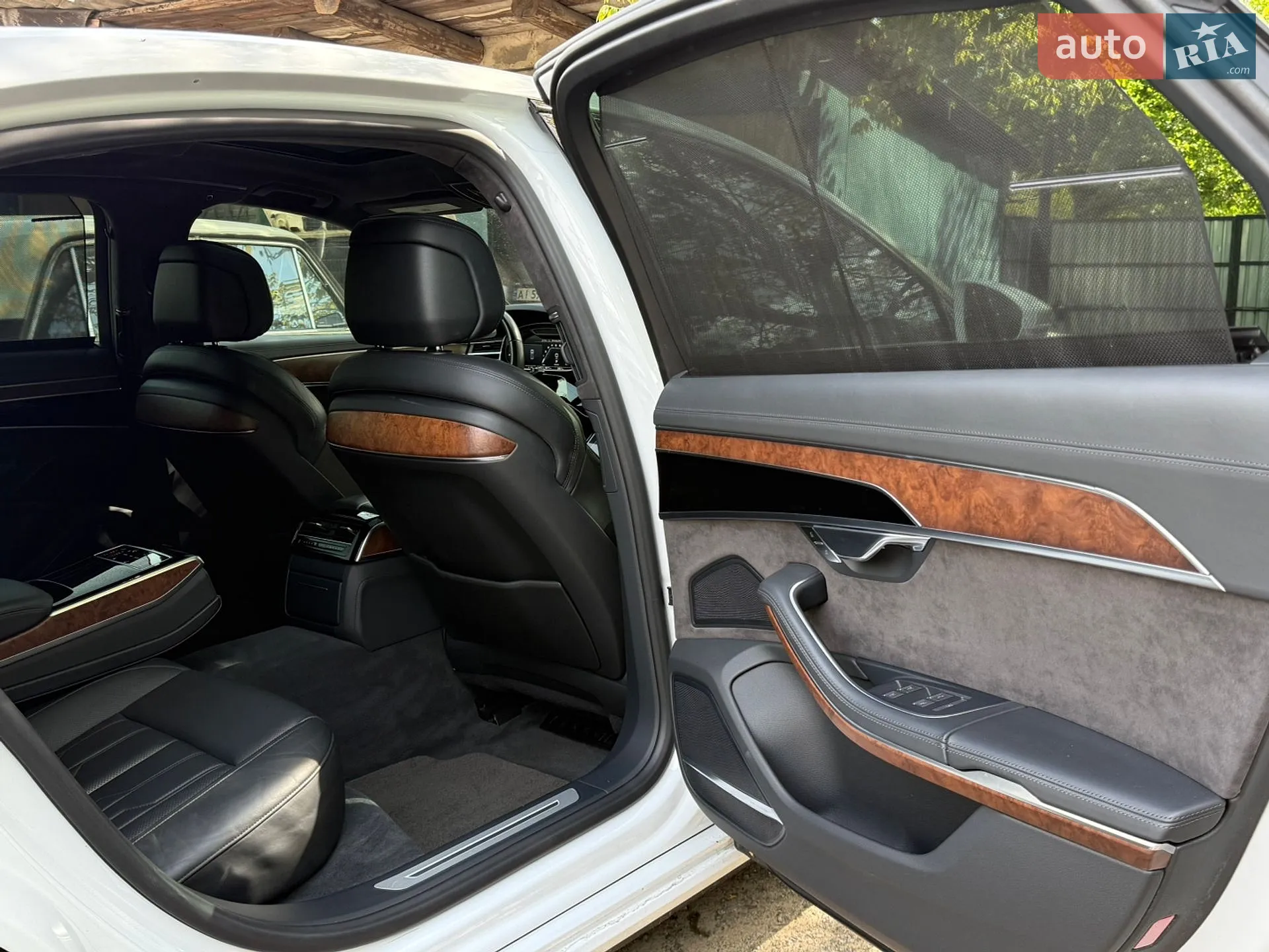 Audi A8 2019 VIN WAU8EAF86KN024460 фото оголошення 8 з 25
