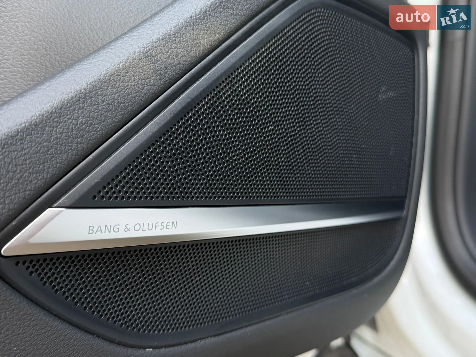Audi A8 2019 VIN WAU8EAF86KN024460 фото оголошення 23 з 25