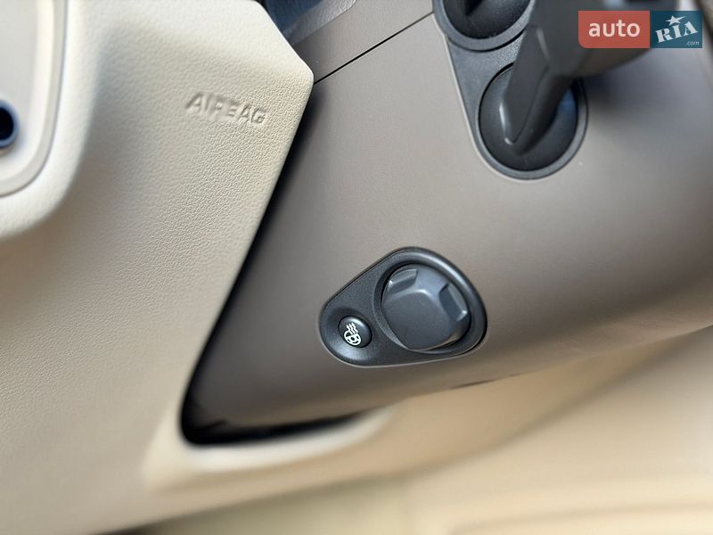 Седан Audi A8 2012 в Києві