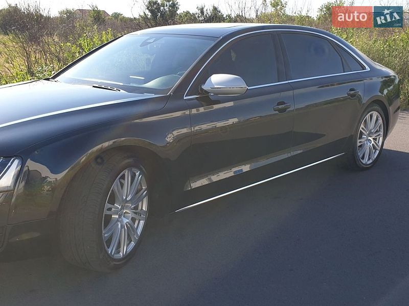 Седан Audi A8 2012 в Мукачевому