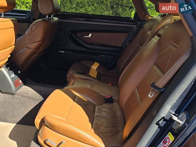 Седан Audi A8 2004 в Виннице