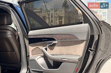 Седан Audi A8 2021 в Києві