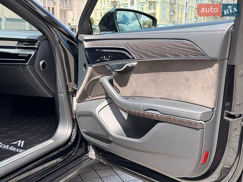 Седан Audi A8 2021 в Києві