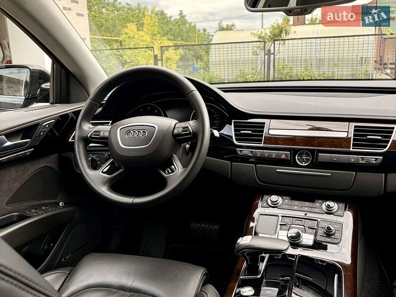 Седан Audi A8 2014 в Первомайске